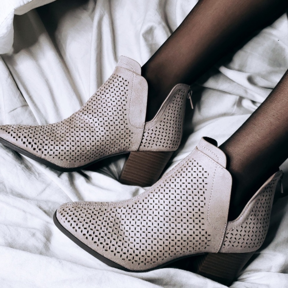 🆕️//The Clarice// taupe cutout ankle bootie - Picture 5 of 8